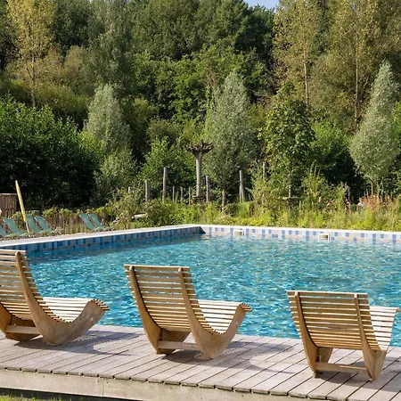 Escape With Pool & Charm