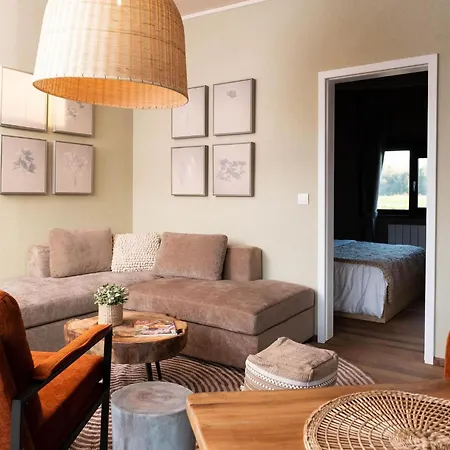 Feriehus Escape With Pool & Charm *