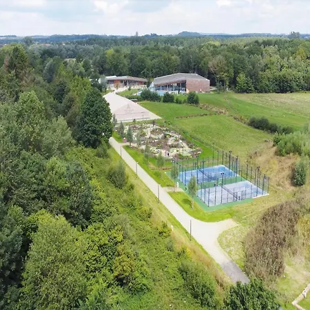 Feriehus Escape With Pool & Charm